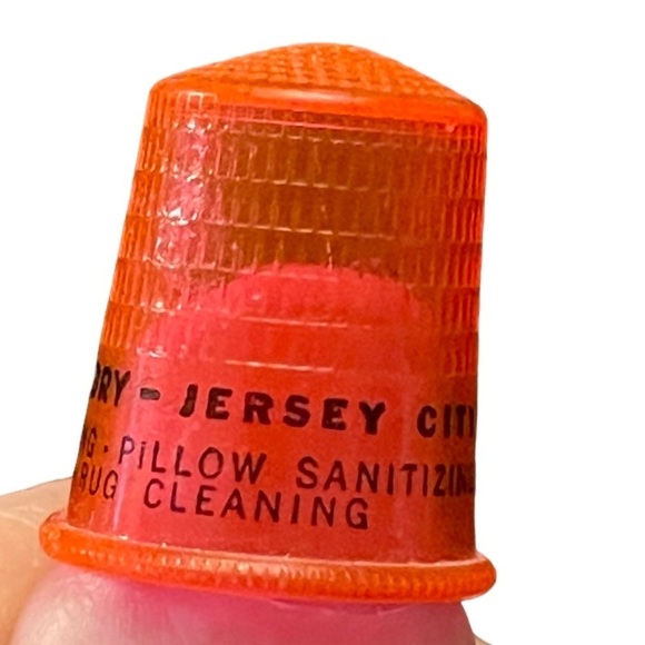 VINTAGE Brunswick Laundry Jersey City Orange Plastic Advertising Thimble - Picture 5 of 10